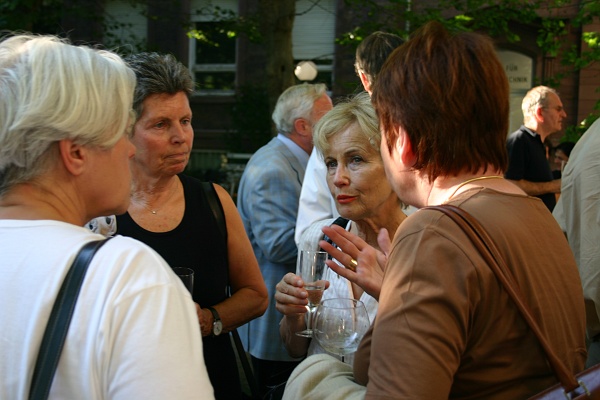 Bild 016.jpg - Sektempfang im Ehrenhof